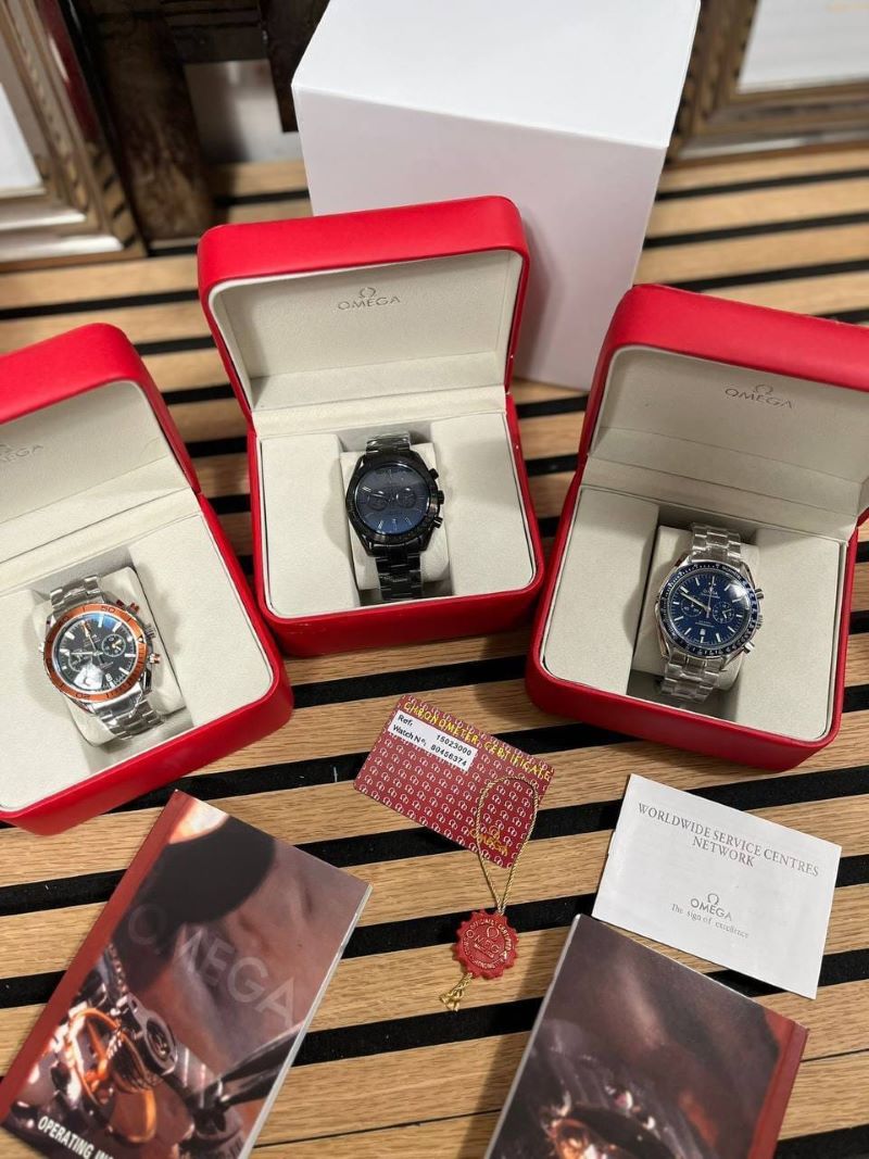 MEN'S OMEGA WATCH COME WITH BOX AND PAPERWORKS