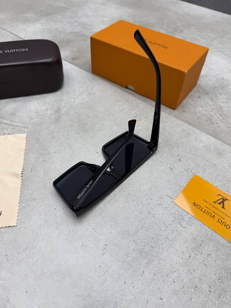 LV SUNGLASSES COME WITH BOX ETC - Image 4