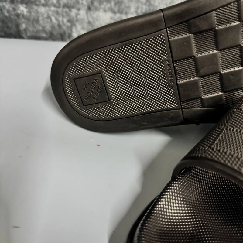 MEN’s LOUIS VUITTON SLIDERS - Image 5