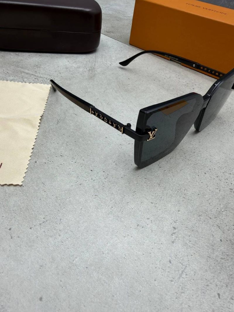 LV SUNGLASSES COME WITH BOX ETC - Image 6