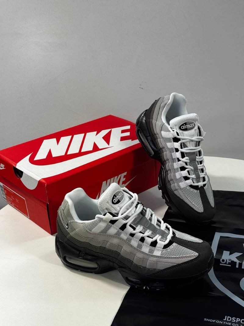 Nike Air Max 95 Trainers - Image 10
