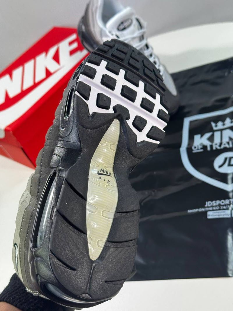 Nike Air Max 95 Trainers - Image 15