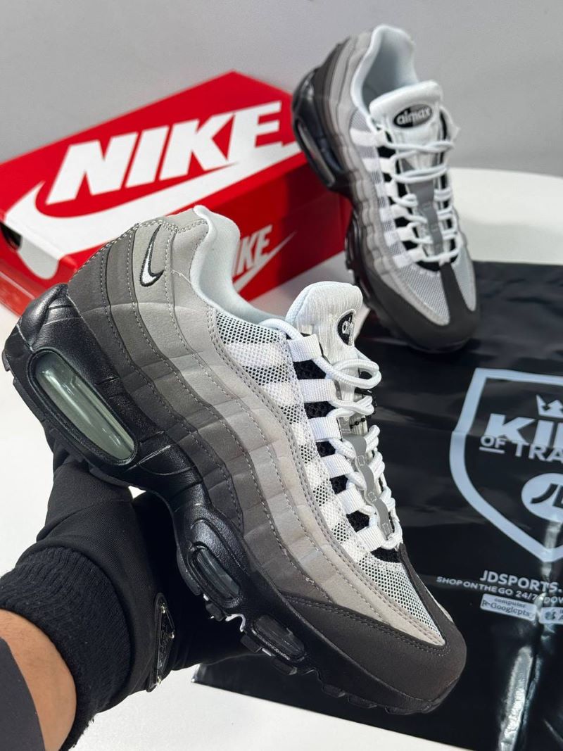Nike Air Max 95 Trainers - Image 5