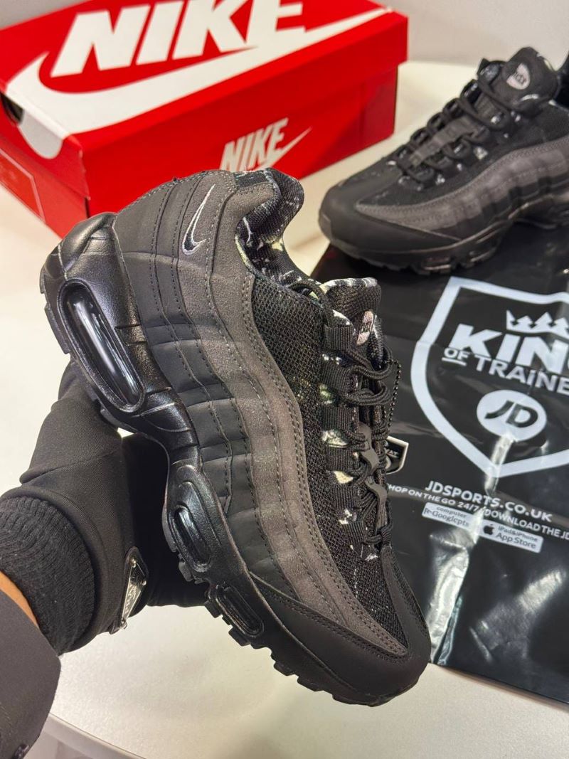 Nike Air Max 95 Trainers - Image 7